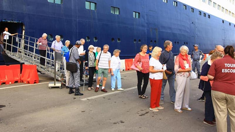  Un bateau de croisière avec à son bord 641 touristes britanniques accoste à Oran