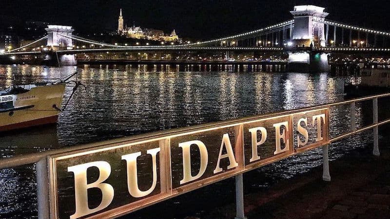  Voyage organisé: Un séjour de rêve à Budapest