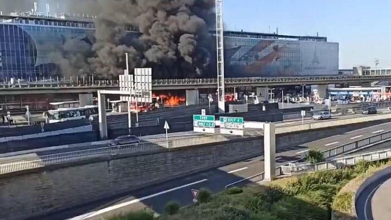  Paris: Incendie spectaculaire à l’aéroport d’Orly