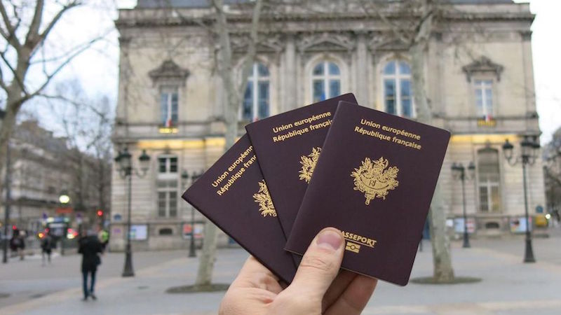  Plus de 14.000 algériens naturalisés français