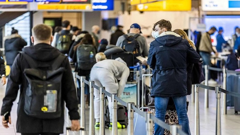  Plusieurs pays suspendent  les vols en provenance du Royaume-Uni