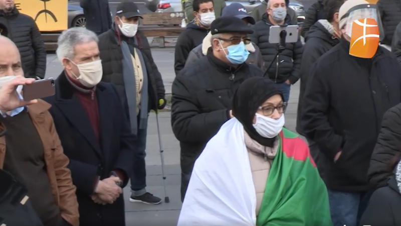 Paris: Des algériens appellent à la réouverture des frontières