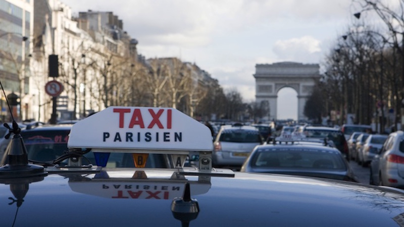  Paris: Des touristes arnaqués par un chauffeur de taxi