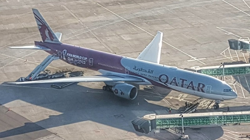  Qatar Airways: Un avion aux couleurs de la coupe du monde à l’aéroport d’Alger