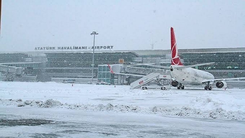  Neige: Trafic aérien interrompu à l’aéroport d’Istanbul
