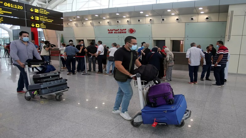 Aéroport d’Alger: « 2 minutes au contrôle douanier »