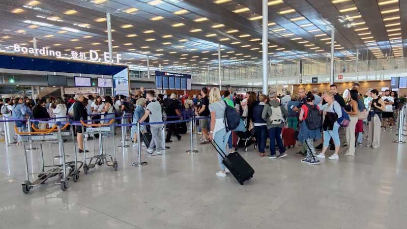  Paris Orly: Plus de 17 000 vols annulés ou retardés en 2023